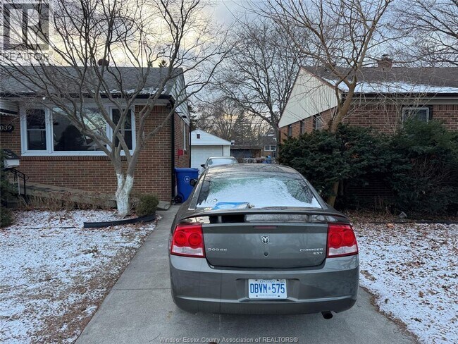 3039 Bruce Ave in Windsor, ON - Building Photo - Building Photo