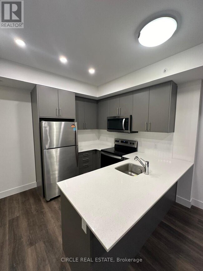 103 Roger St in Waterloo, ON - Building Photo - Building Photo