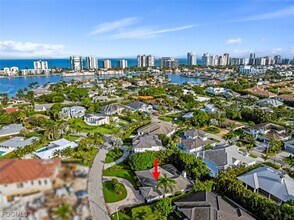 635 Fountainhead Ln in Naples, FL - Building Photo - Building Photo