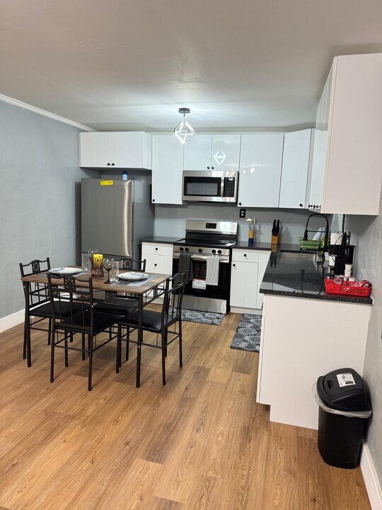 414 N 60th Way, Unit 414 N 60th Way Apt #1 in Hollywood, FL - Foto de edificio