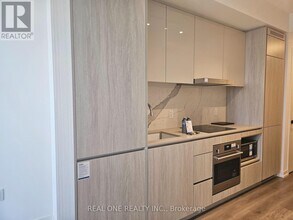 28 Interchange Wy in Vaughan, ON - Building Photo - Building Photo