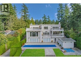 6089 Gleneagles Dr in West Vancouver, BC - Building Photo