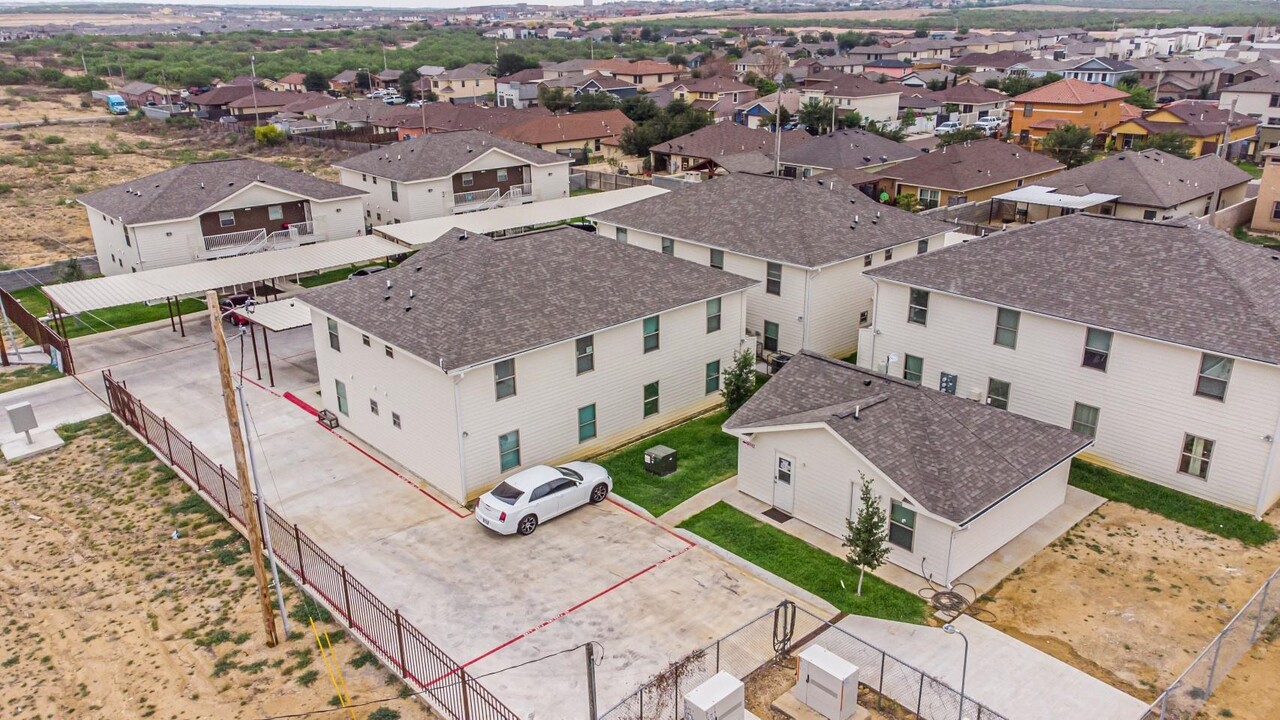 2601 Lomas Del Sur Boulevard-Unit -504 in Laredo, TX - Building Photo