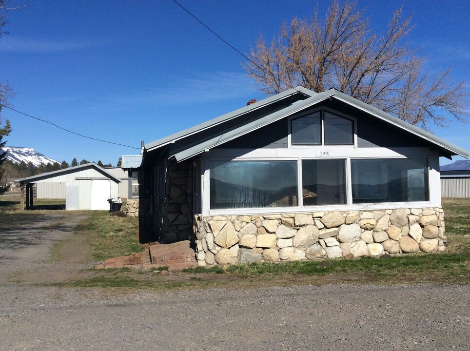 3401 Cove Ave in La Grande, OR - Building Photo