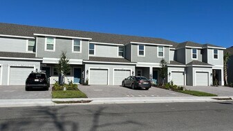 2549 Penguin Blvd in Davenport, FL - Building Photo