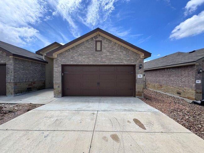 114 Stacy Ln in Canyon Lake, TX - Building Photo - Building Photo