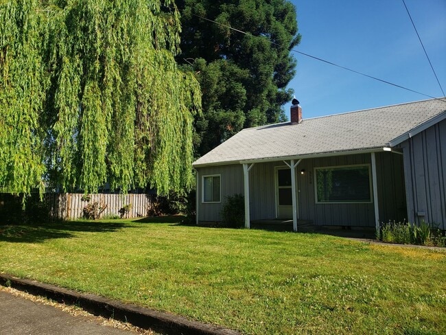 3729 19th Ave in Forest Grove, OR - Foto de edificio - Building Photo