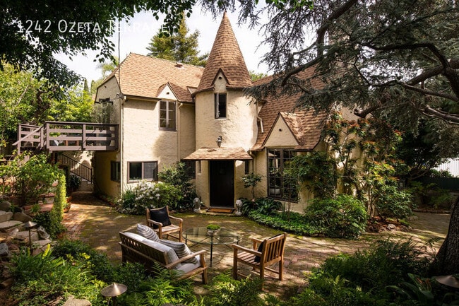 1242 Ozeta Terrace in Los Angeles, CA - Building Photo - Building Photo