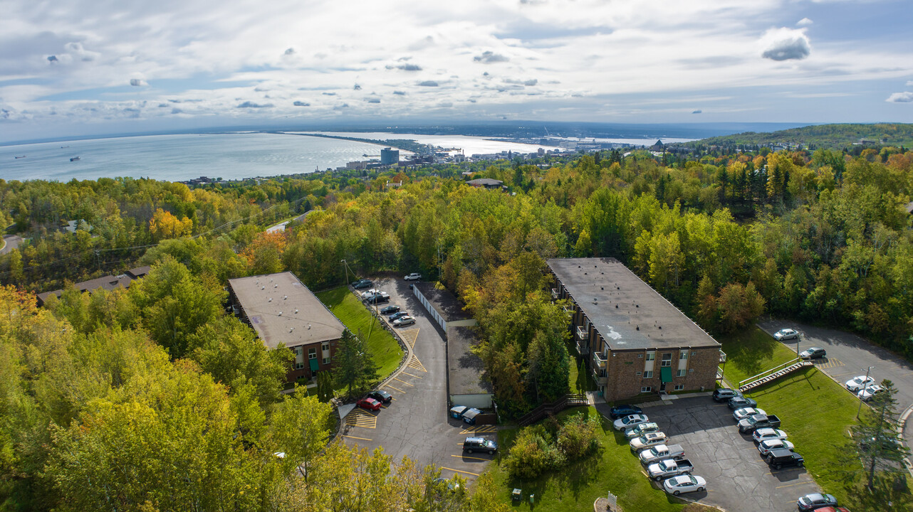 Edgewood Apartments in Duluth, MN - Foto de edificio