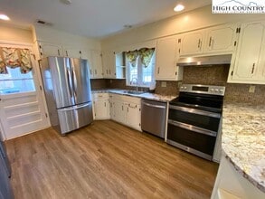 171 Brook Ln in West Jefferson, NC - Building Photo - Building Photo