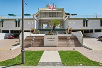 101 Briny Ave, Unit 401 in Pompano Beach, FL - Building Photo - Building Photo