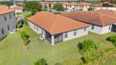 2926 Siesta View Dr in Kissimmee, FL - Foto de edificio - Building Photo