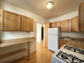 4301 N Francisco Ave, Unit G07C in Chicago, IL - Building Photo - Building Photo