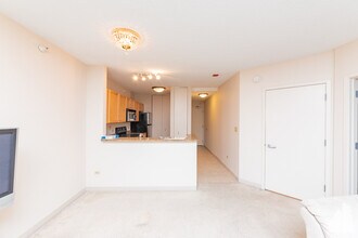 222 N Columbus Dr, Unit 2906 in Chicago, IL - Foto de edificio - Building Photo