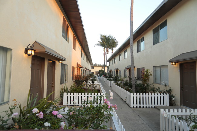 1978 Maple Ave in Costa Mesa, CA - Building Photo - Building Photo