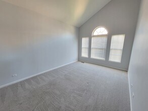 609 Prestwick Ln in Wheeling, IL - Building Photo - Building Photo