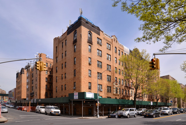 2100-2110 Bronx Park E in Bronx, NY - Foto de edificio - Building Photo