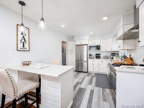 825 E Park Ave in Long Beach, NY - Building Photo - Building Photo
