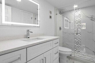 7076 Huntington Ln in Delray Beach, FL - Building Photo - Building Photo