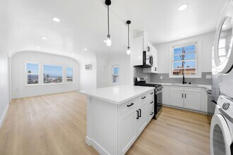 Curlew and Juniper Apartments in San Diego, CA - Foto de edificio - Building Photo