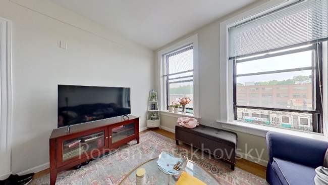 1932 Beacon St in Boston, MA - Building Photo - Building Photo