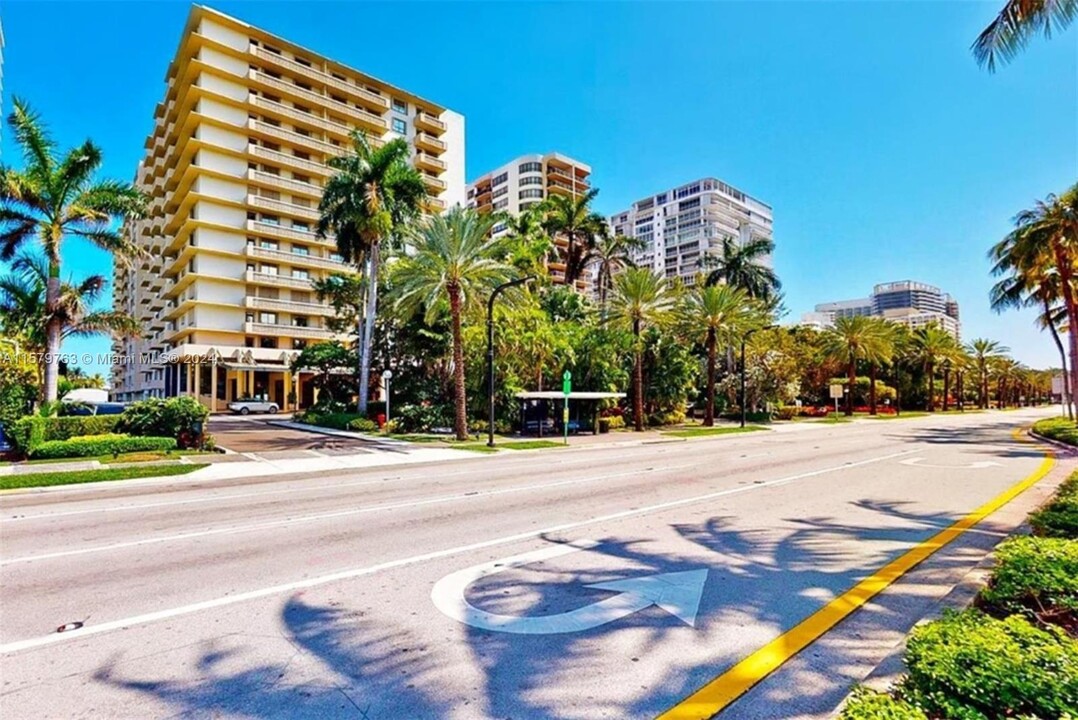 10185 Collins Ave, Unit 306 in Bal Harbour, FL - Building Photo