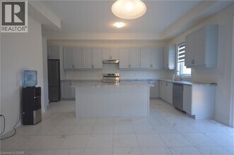 81 Settlers Cres in Bradford West Gwillimbury, ON - Building Photo - Building Photo