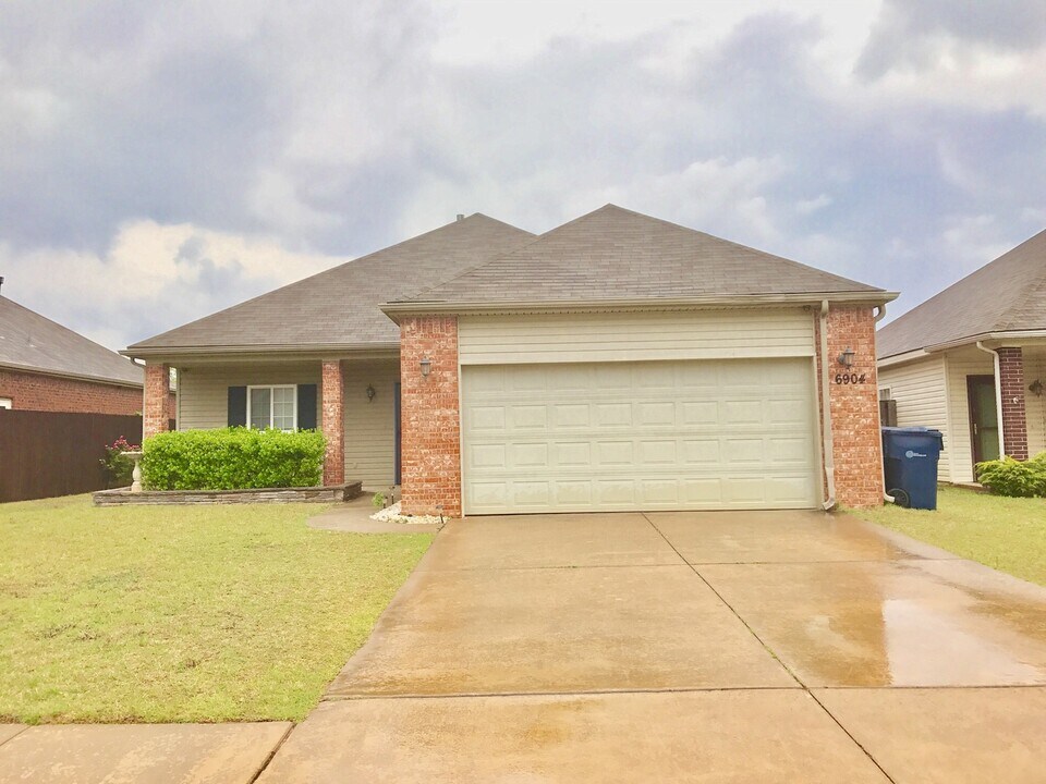 6904 Freedom Ave in Oklahoma City, OK - Building Photo