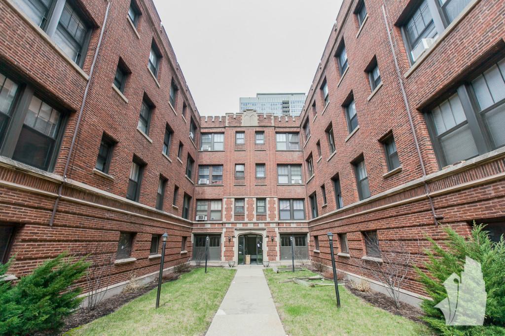 526 W Cornelia Ave, Unit 3 in Chicago, IL - Building Photo