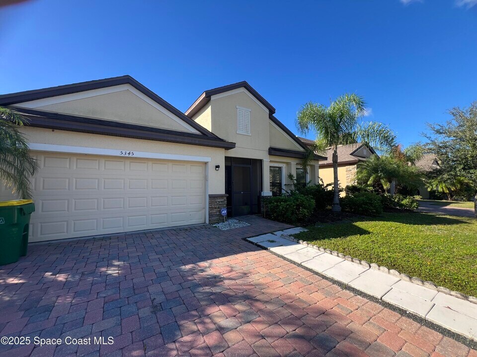 5345 Brilliance Cir in Cocoa, FL - Building Photo