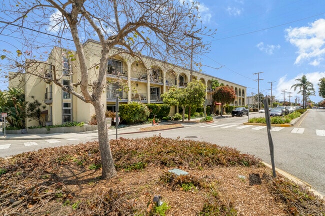 2311 4th St, Unit 304 in Santa Monica, CA - Foto de edificio - Building Photo