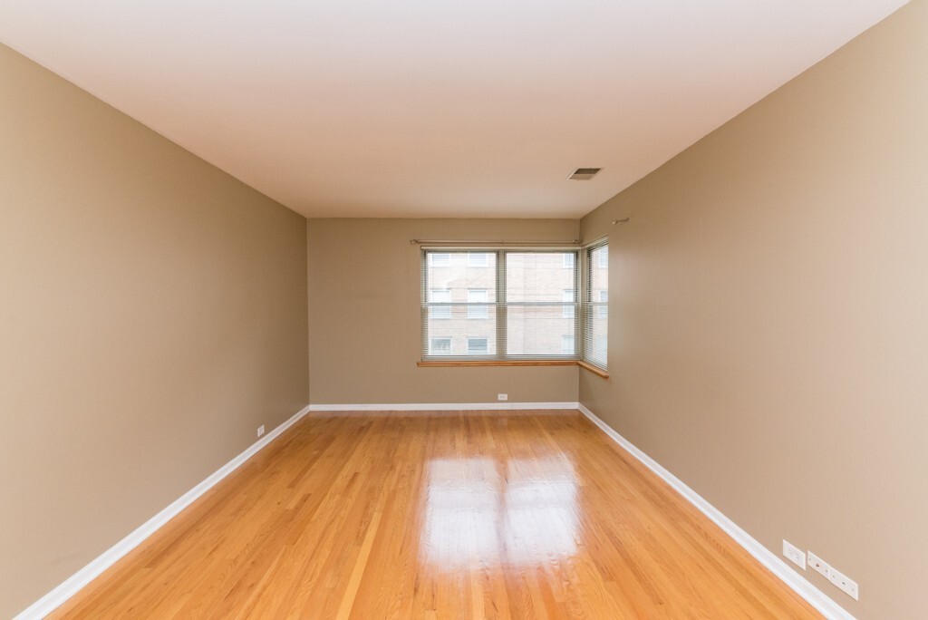 4949 N Wolcott Ave, Unit 1A in Chicago, IL - Building Photo