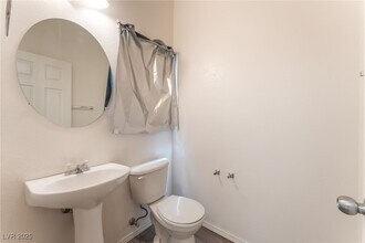 10633 Camel Rock Ct in Las Vegas, NV - Building Photo - Building Photo