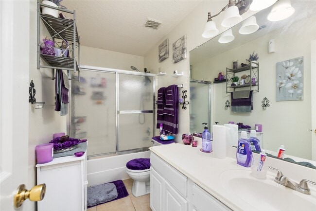 1807 Live Oak Hill St