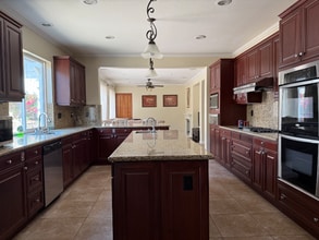 13652 Perry Ann Cir in Corona, CA - Building Photo - Building Photo