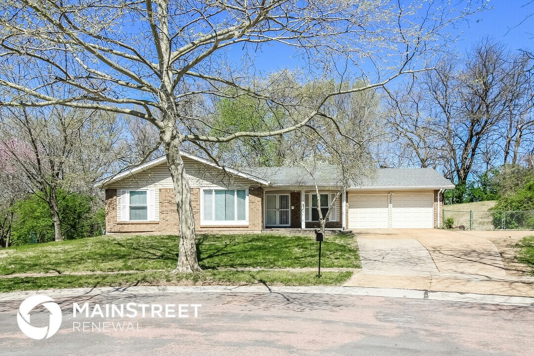 12820 Bright Oaks Ct in Florissant, MO - Building Photo