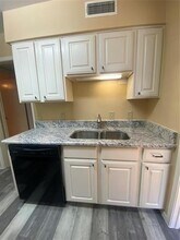 7830 Meadow Park Dr in Dallas, TX - Building Photo - Building Photo