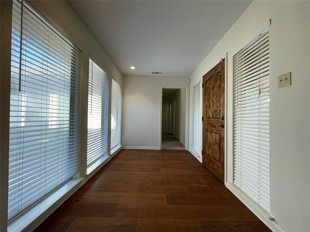 6910 Brentfield Dr in Dallas, TX - Building Photo - Building Photo