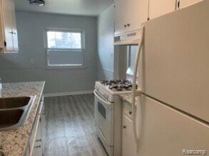 1020 Holbrook St in Waterford Township, MI - Building Photo - Building Photo