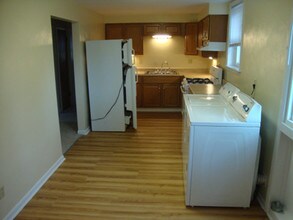 415 Oak Dr, Unit Fl. 1 in Mercer, PA - Building Photo - Building Photo