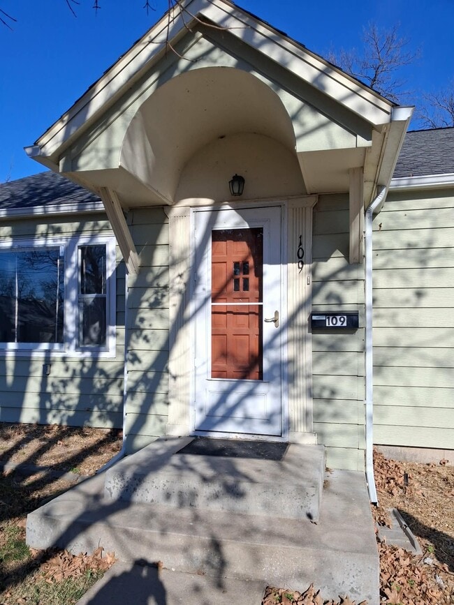 109 E Fairview St in Clinton, MO - Building Photo - Building Photo