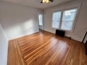 25-27 Maple St in South Hadley, MA - Building Photo - Building Photo