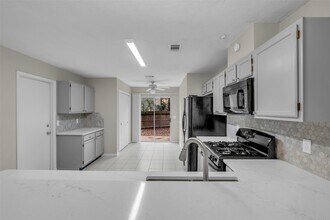 10 Treadwell Ct in Spring, TX - Building Photo - Building Photo