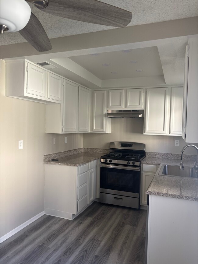 Mission Garden Apartments in Riverside, CA - Foto de edificio - Building Photo