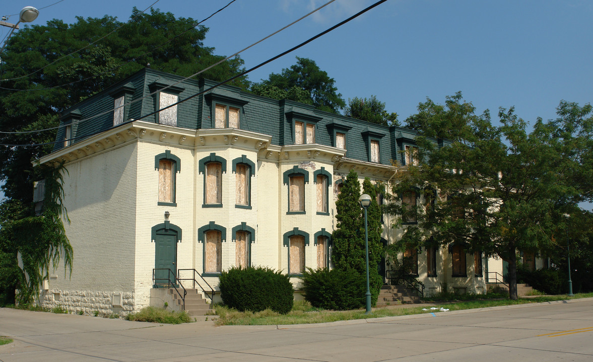 Washington Square Apartments in Moline, IL - Building Photo