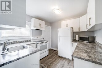86 Temperance St in Aurora, ON - Building Photo - Building Photo