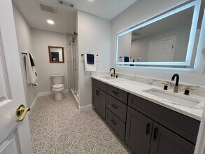 8145 Mount Vernon Hwy in Alexandria, VA - Foto de edificio - Building Photo