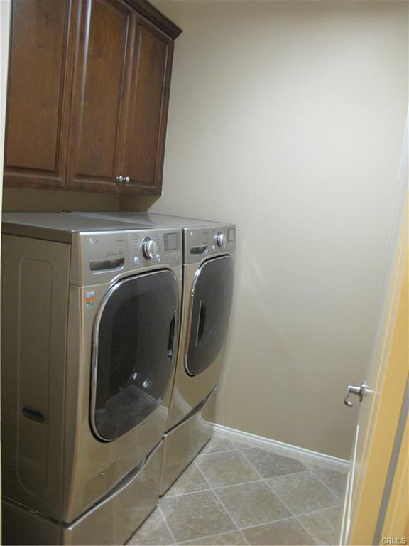 32 Roycroft in Irvine, CA - Building Photo - Building Photo