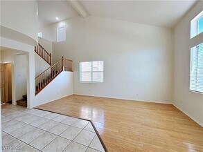 5914 W Tinazzi Way in Las Vegas, NV - Foto de edificio - Building Photo