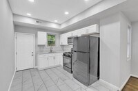 2882 W Baltimore St photo'